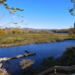 Vue sur la rivière Montmorency au centre de plein air de Beauport en automne