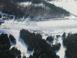 Vue aérienne sur les glissades sur tube du parc régional Saint-Bernard