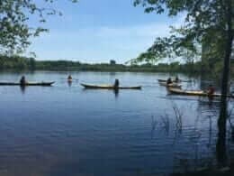 Groupe en kayak de mer avec Évasion Plein Air en Outaouais