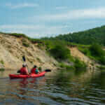 Kayak de mer sur la rivière