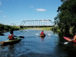 Kayaks sur la rivière Châteauguay entre Athelstan et Huntingdon