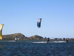 Kites surf sur la mer au Îles-de-la-Madeleine