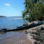 Kayak de mer sur la plage