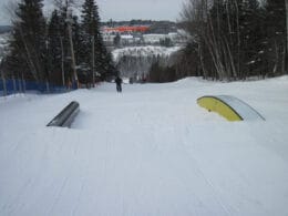 Piste de ski avec modules á la station Saint-Georges