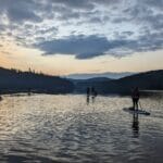 Planche à pagaie sur un lac dans la région de Saint-Donat avec Time'sup Aventure