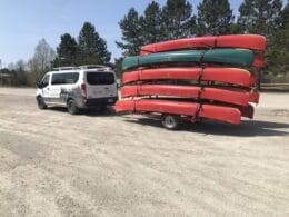 Transport de canots par la coop de l'Arrière-pays en Abitibi-Témiscamingue