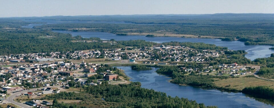 Vue aérienne de Senneterre et du lac Parent