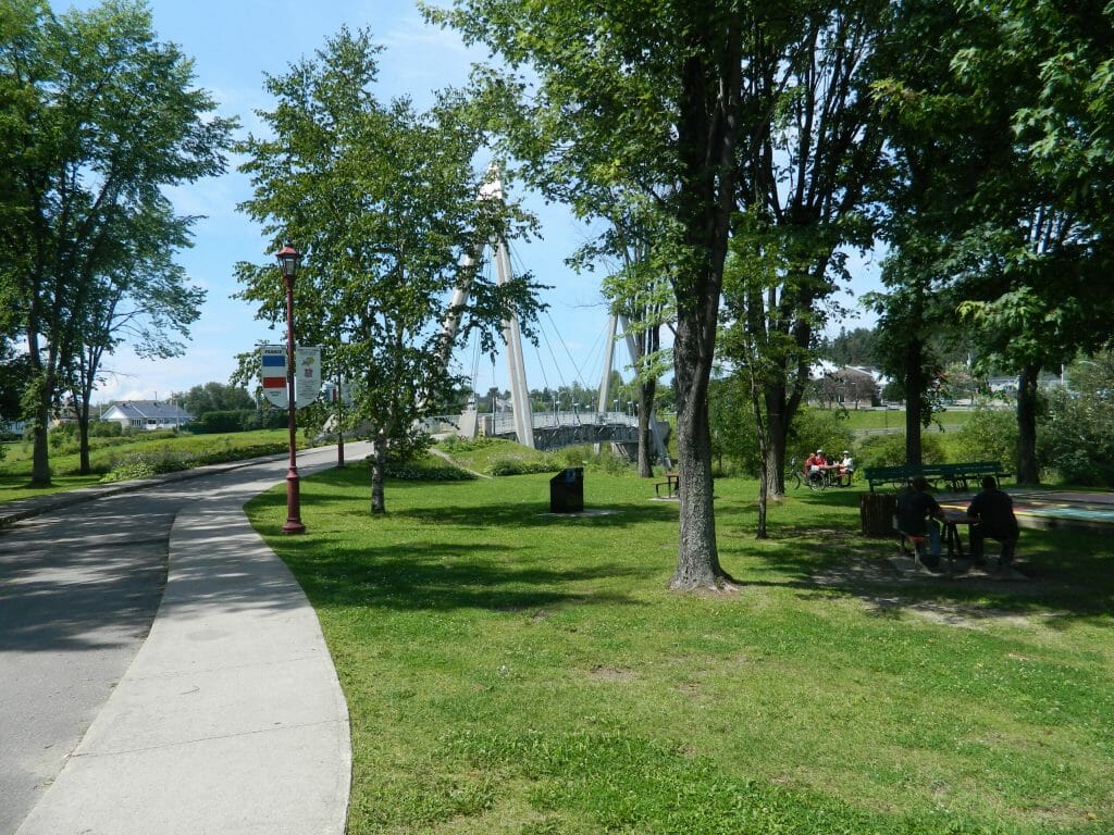 Sentier cyclable au parc de la Rivière-aux-Sables